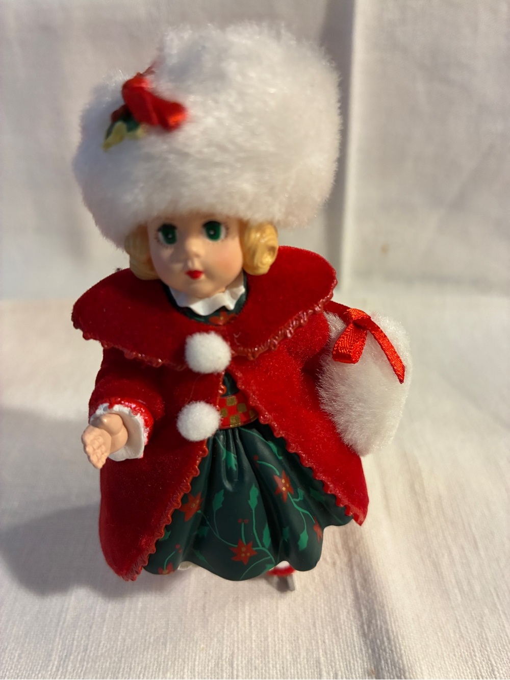 Hallmark Keepsake Christmas Holly Madame Alexander White Fur-Trim Ornament 2000 - Picture 3 of 11